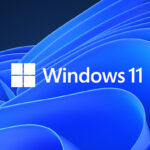 Windows 11 Wallpaper - weißes Windows 11 Logo vor blauen abstrakten Linien